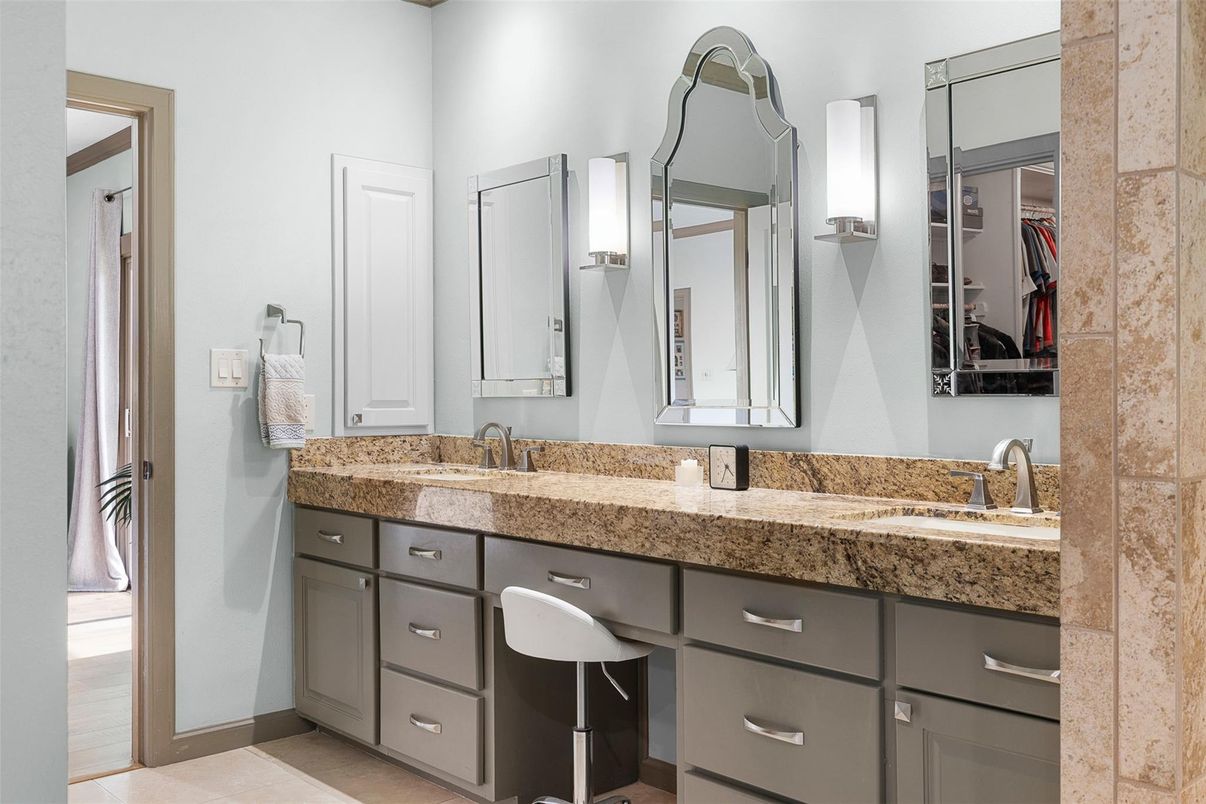 Bathroom, Dual Sink Vanities, Interior