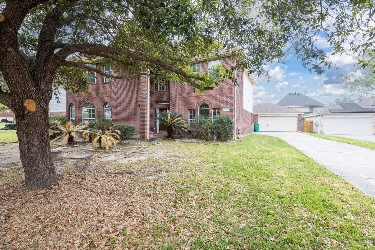 Backyard, Detached Garage, Exterior