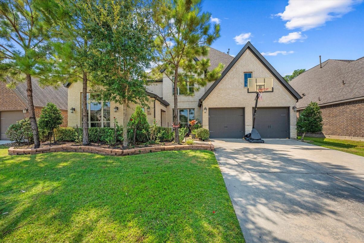 Attached, Backyard, Exterior, Facade, Brick Facade, Tudor Revival