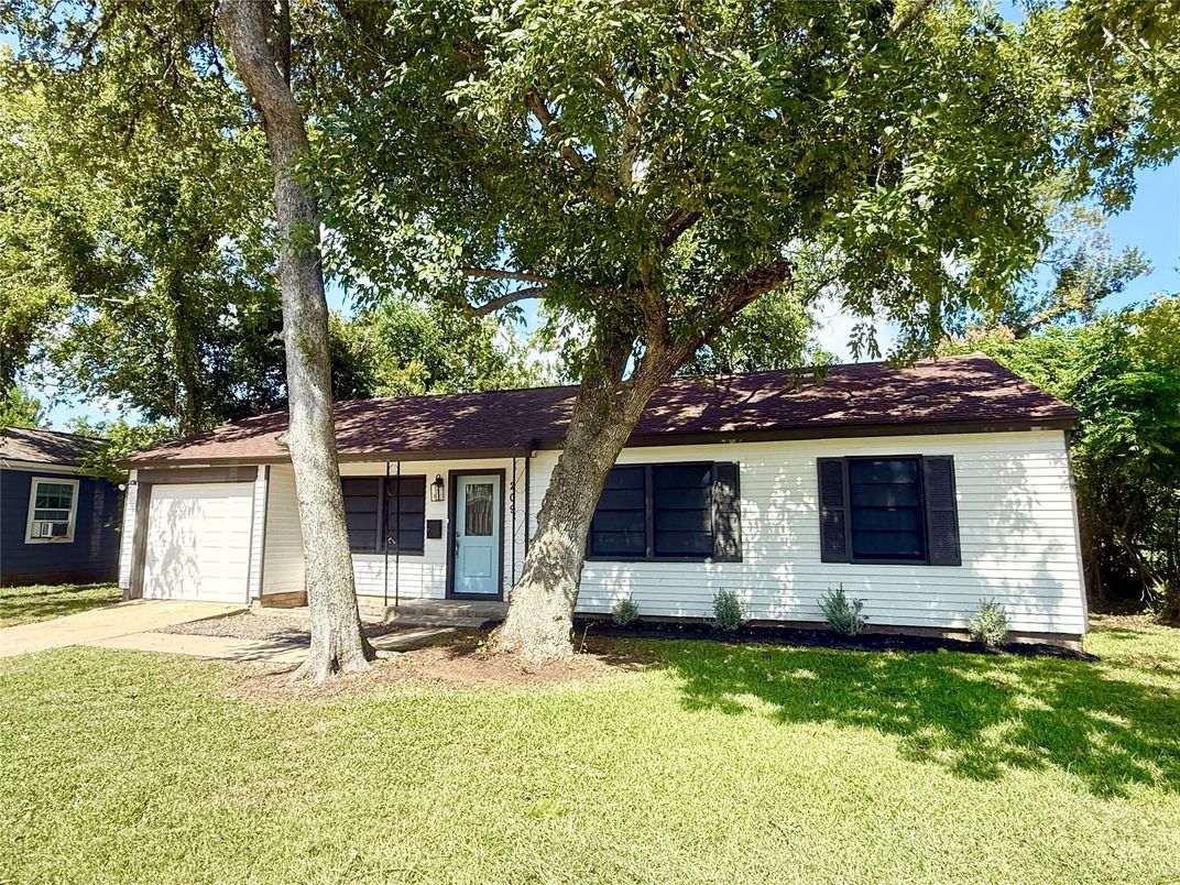 Attached, Detached Garage, Exterior, Facade, Ranch