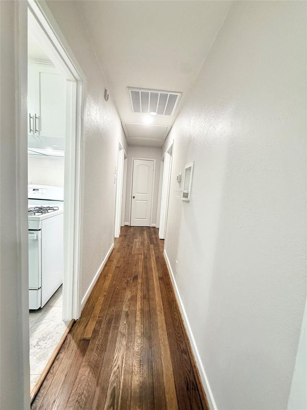Interior, Washer, Wood Texture Flooring