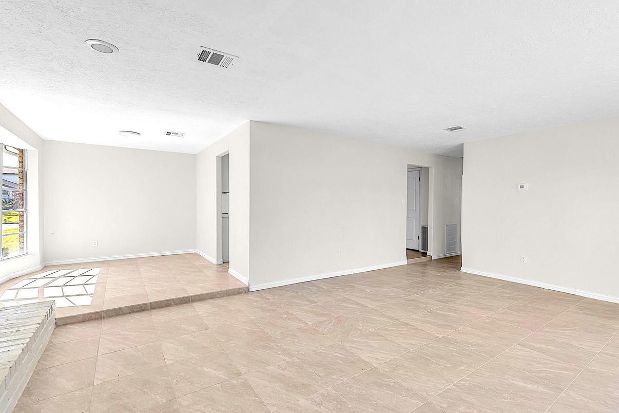 Empty room, Interior, Recessed Lighting