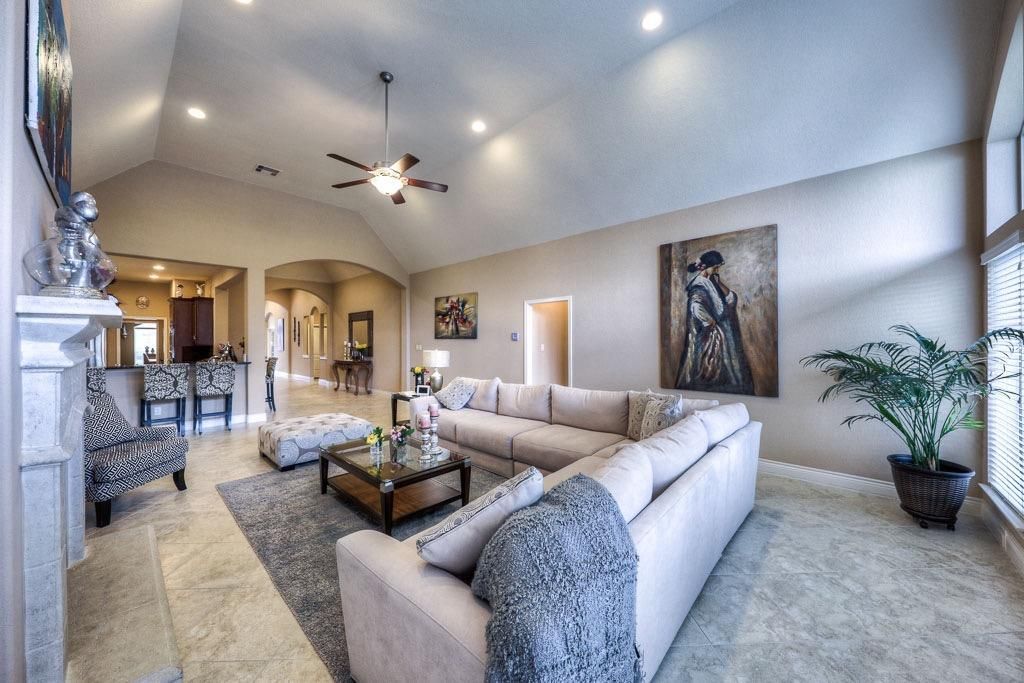 Interior, Living room, Pendant Lights, Recessed Lighting