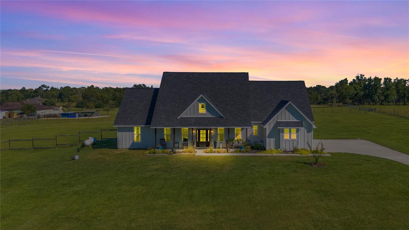 Backyard, Exterior, Facade, Farmhouse