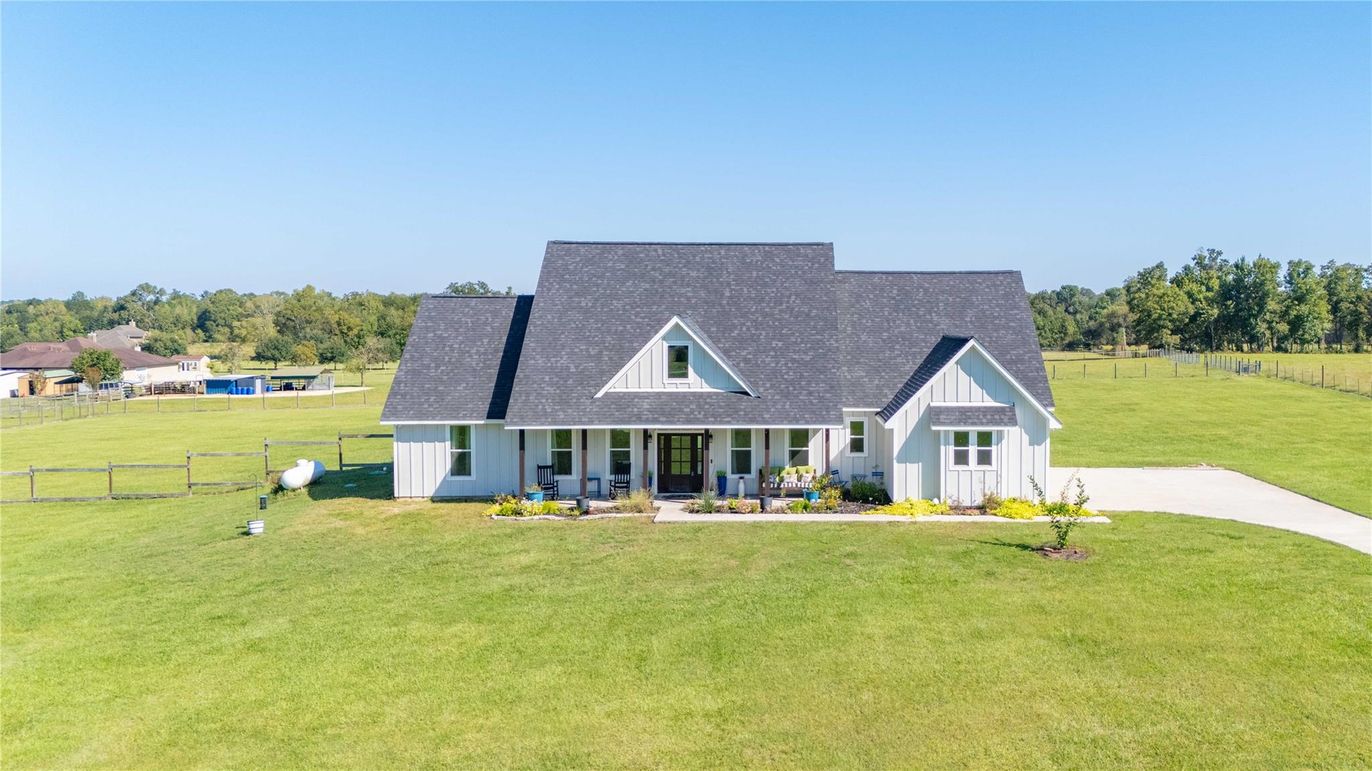 Backyard, Exterior, Facade, Farmhouse