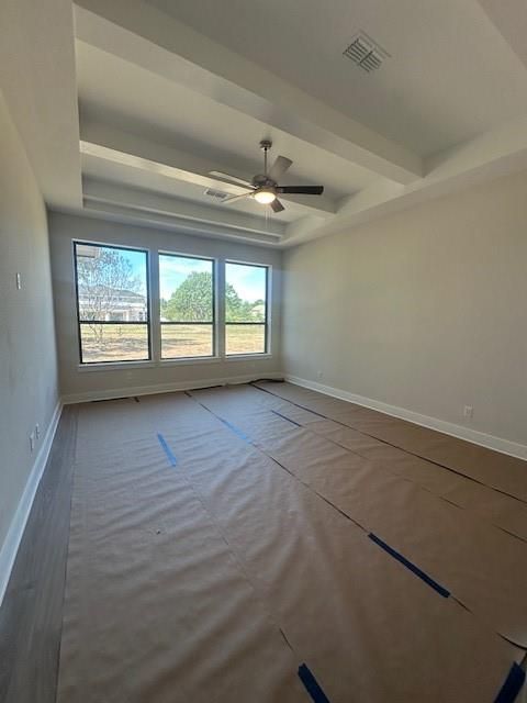 Empty room, Interior