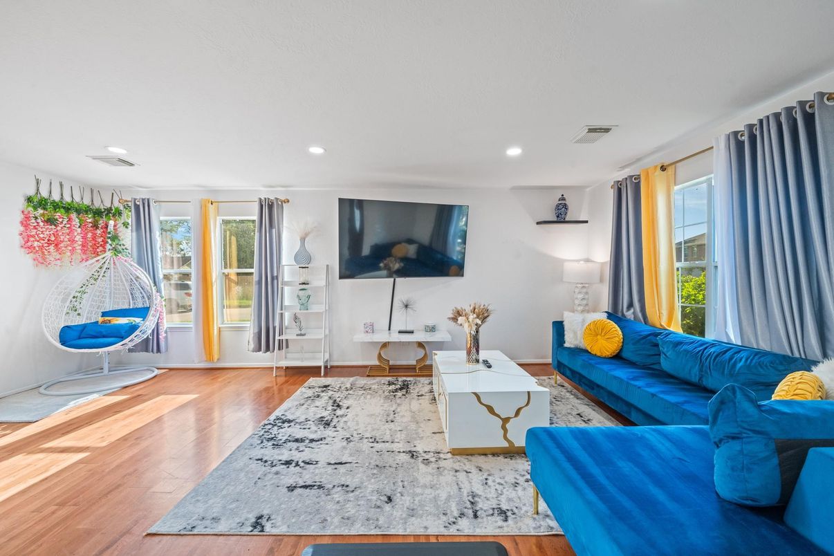Interior, Living room, Recessed Lighting, Wood Texture Flooring