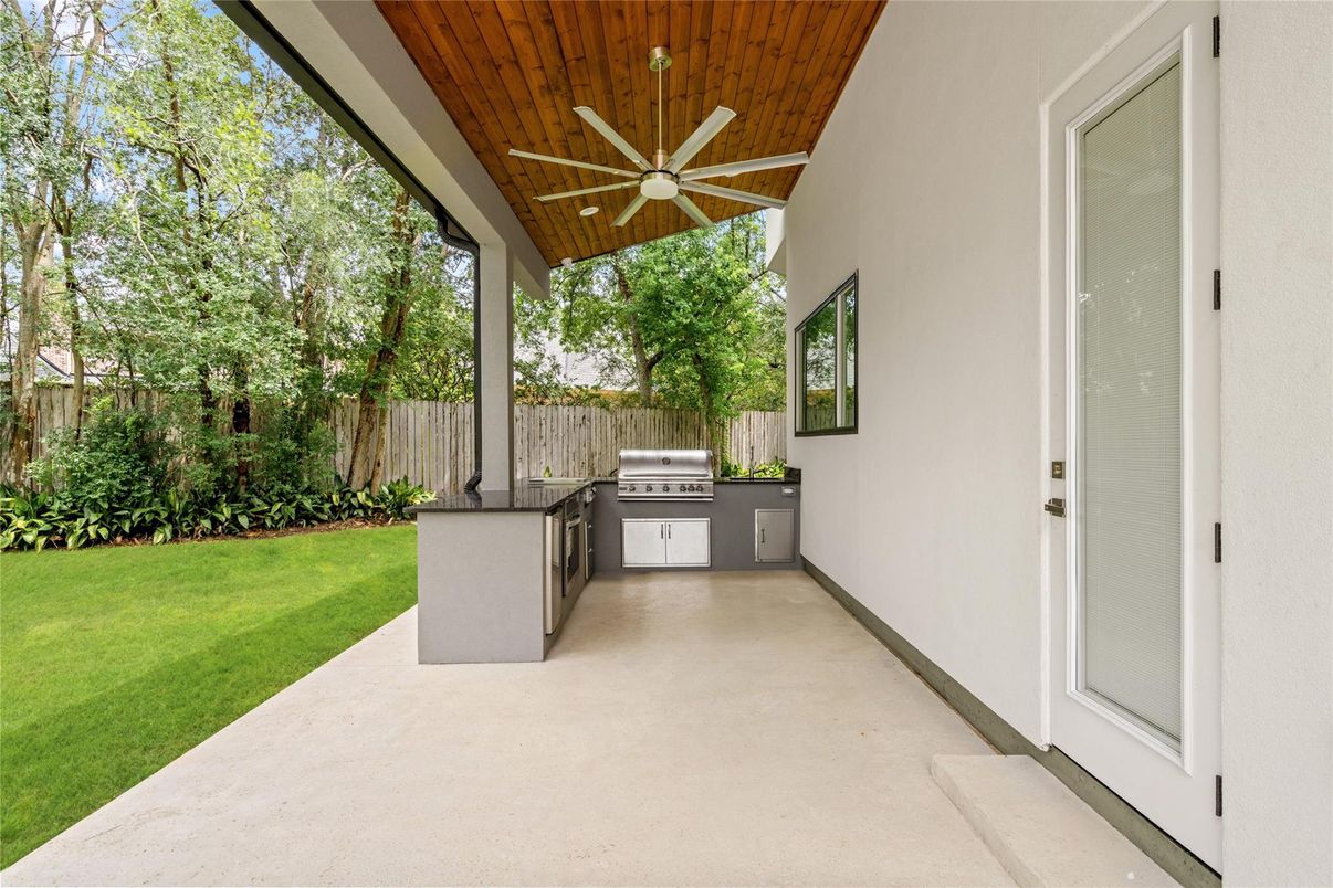 Backyard, Exterior, Outdoor Kitchen