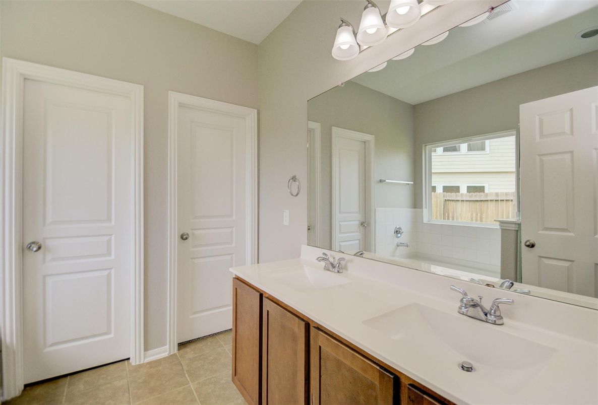 Bathroom, Dual Sink Vanities, Interior