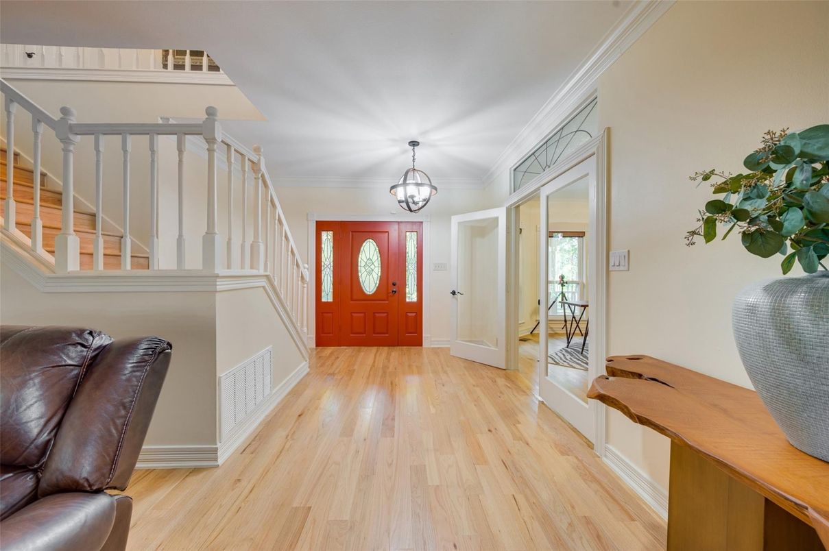 Chandelier, Interior, Wood Texture Flooring