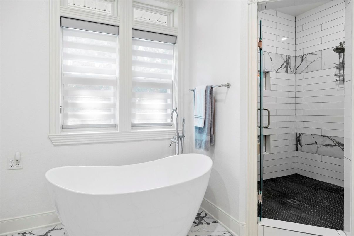 Bathroom, Free Standing Baths, Interior, Marble, Marble Walls