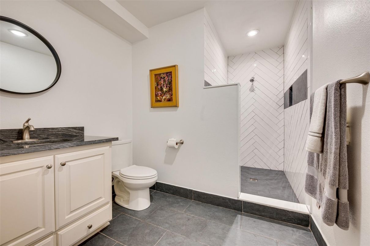 Bathroom, Interior, Recessed Lighting