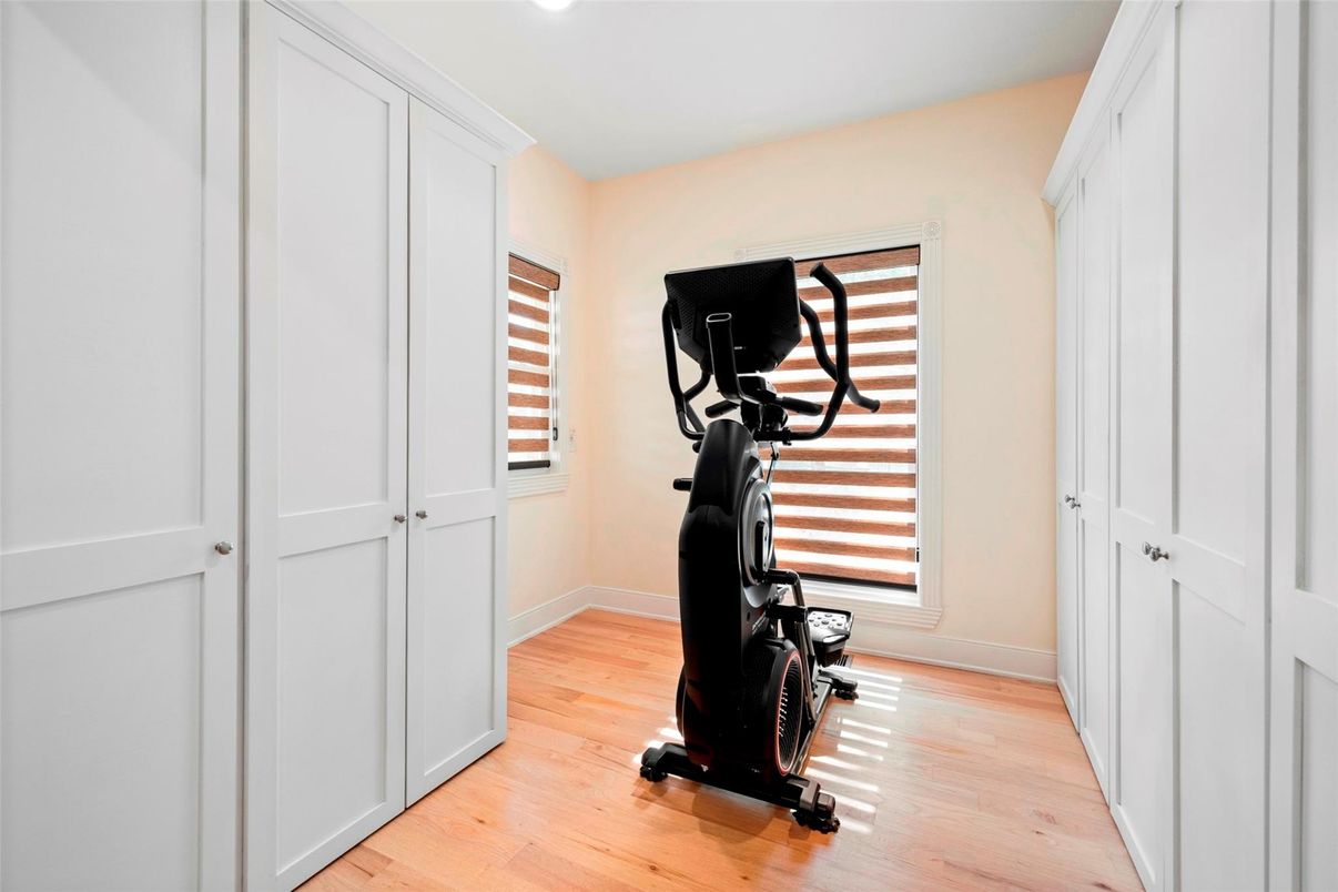 Fitness Equipment, Interior, Recessed Lighting, Wood Texture Flooring