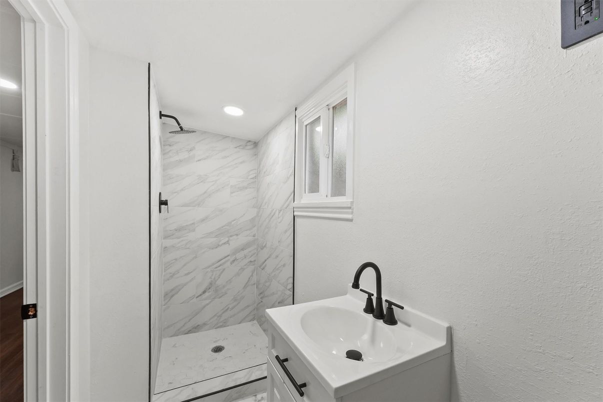 Bathroom, Interior, Marble Walls, Recessed Lighting, Wood Texture Flooring