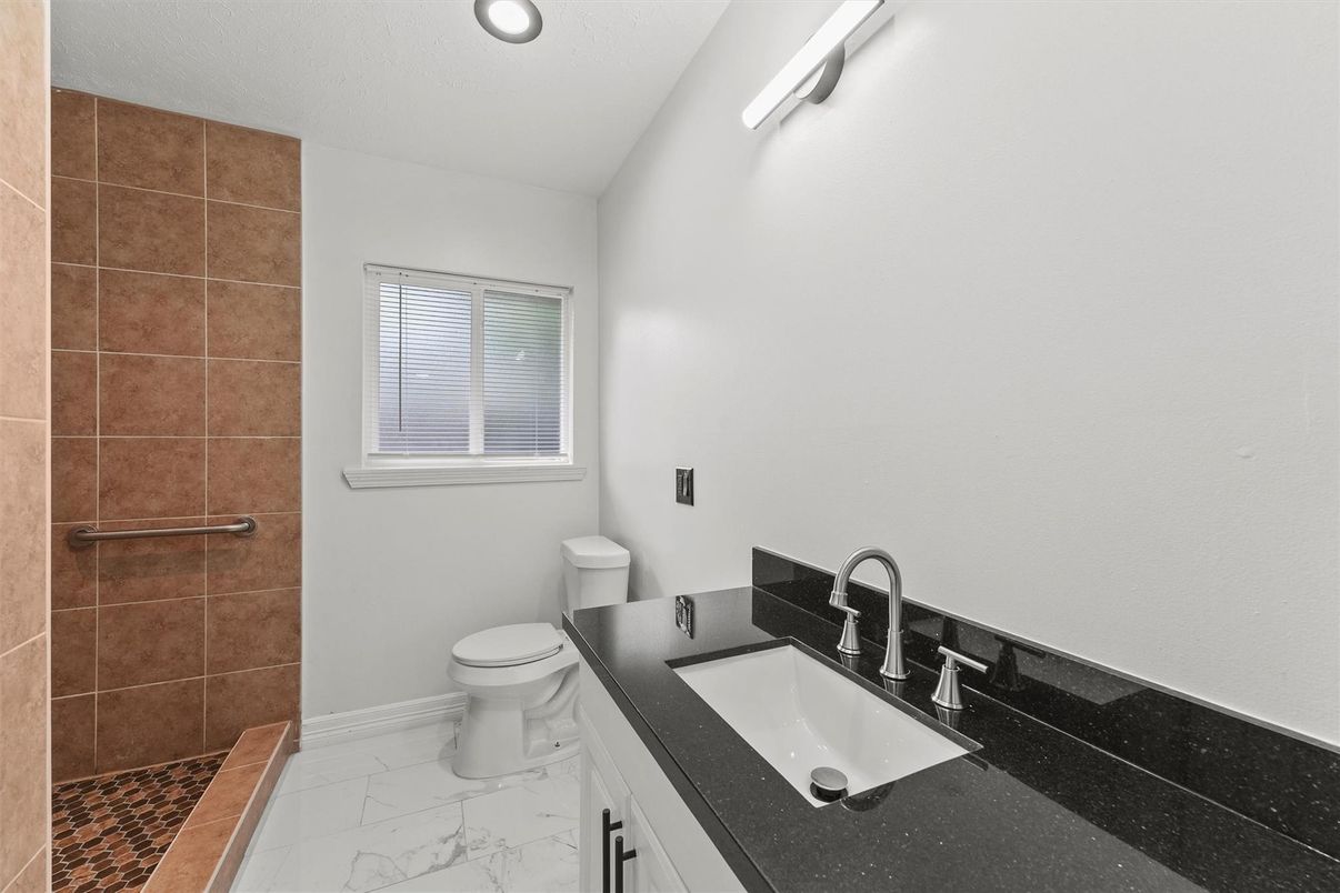 Bathroom, Interior, Marble, Recessed Lighting