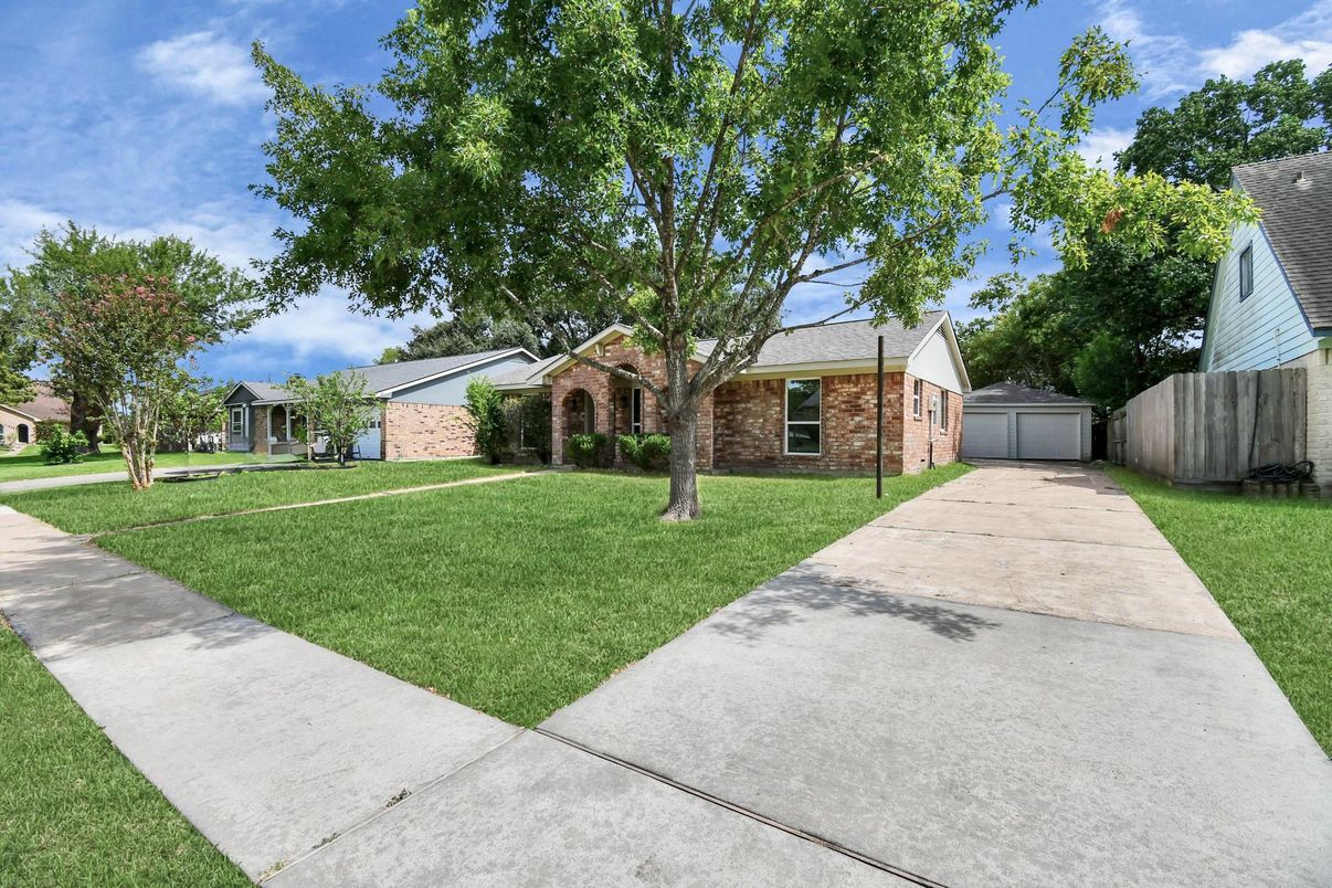 Backyard, Detached Garage, Exterior