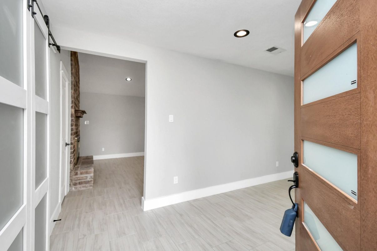 Empty room, Interior, Recessed Lighting, Wood Texture Flooring