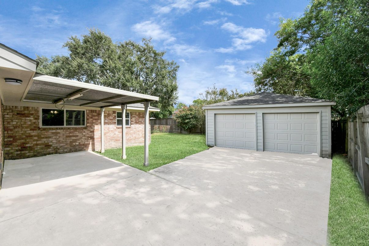 Backyard, Detached Garage, Exterior