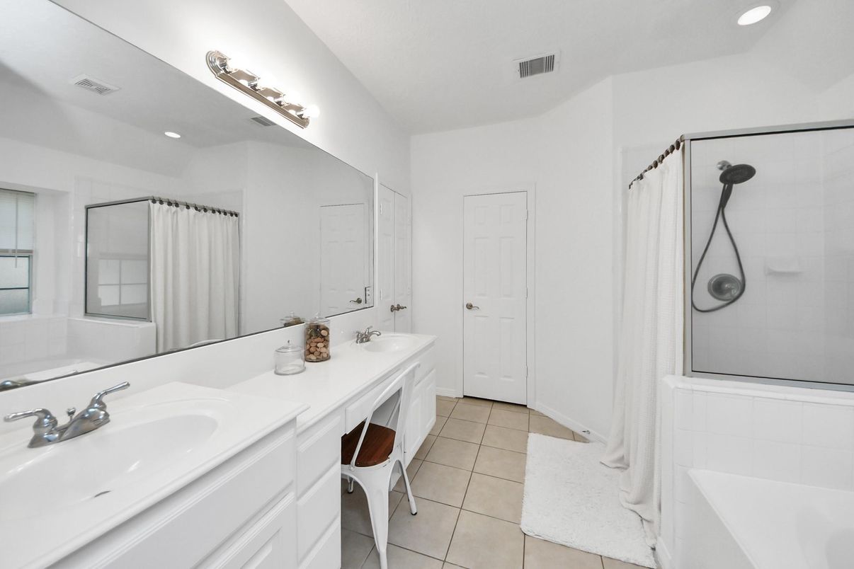 Bathroom, Dual Sink Vanities, Interior, Recessed Lighting