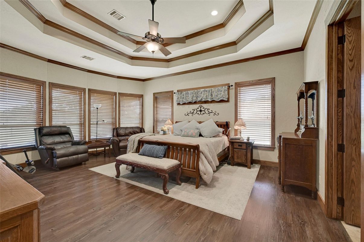 Bedroom, Interior, Living room, Recessed Lighting, Wood Texture Flooring