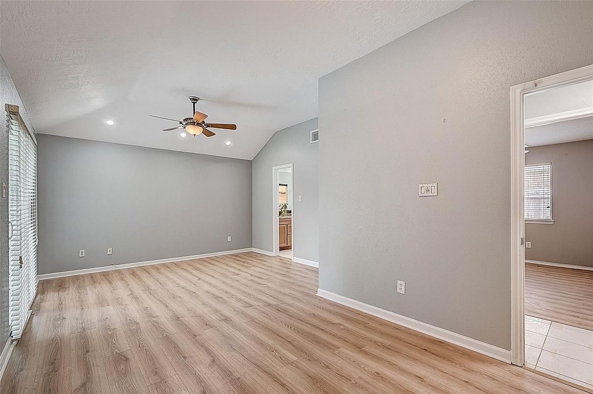 Empty room, Interior, Recessed Lighting, Wood Texture Flooring