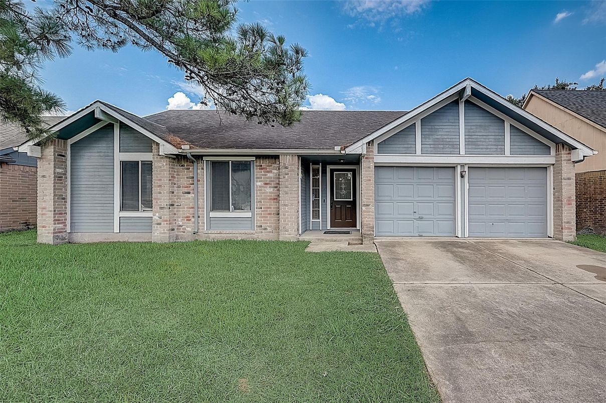 Attached, Exterior, Facade, Brick Facade, Ranch