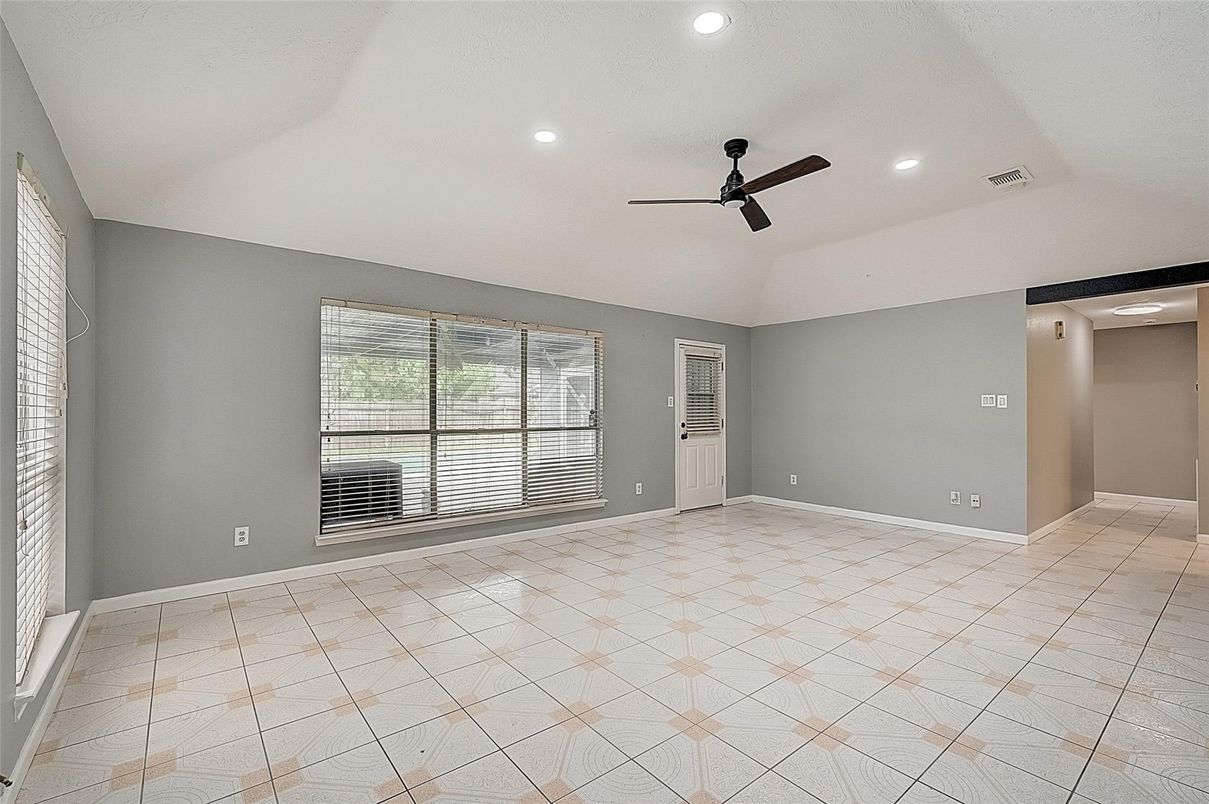 Empty room, Interior, Recessed Lighting