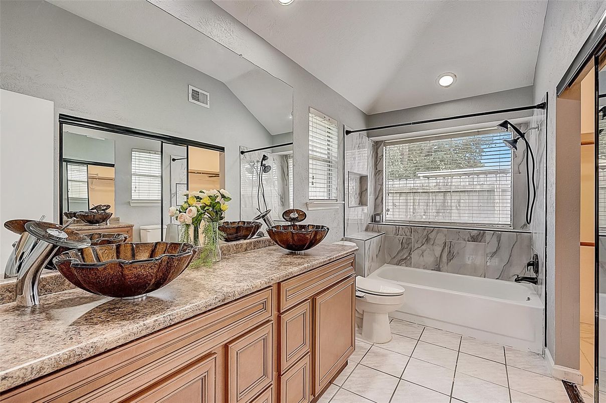 Bathroom, Interior, Recessed Lighting