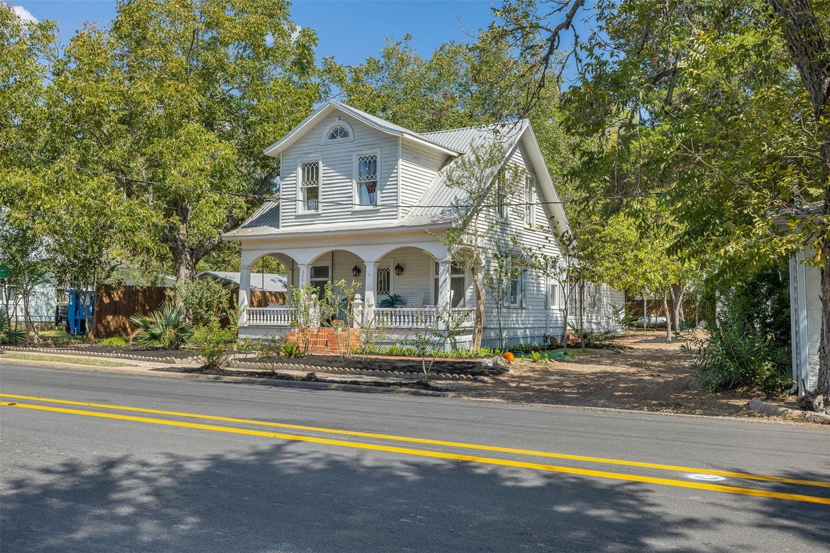 Exterior, Facade, Queen Anne Victorian