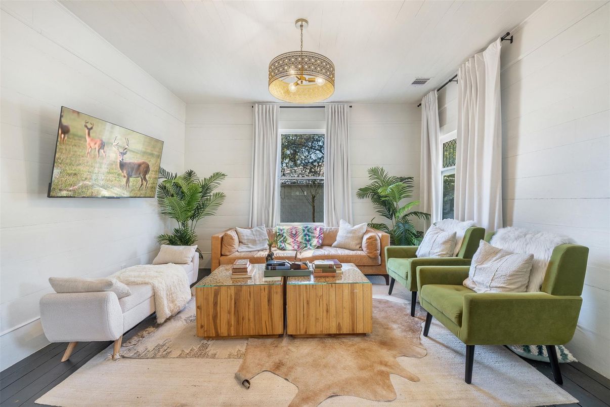 Interior, Living room, Pendant Lights, Wood Texture Flooring