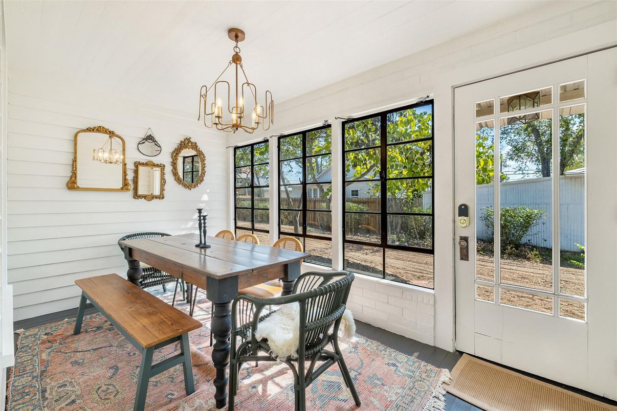 Chandelier, Dining room, Interior