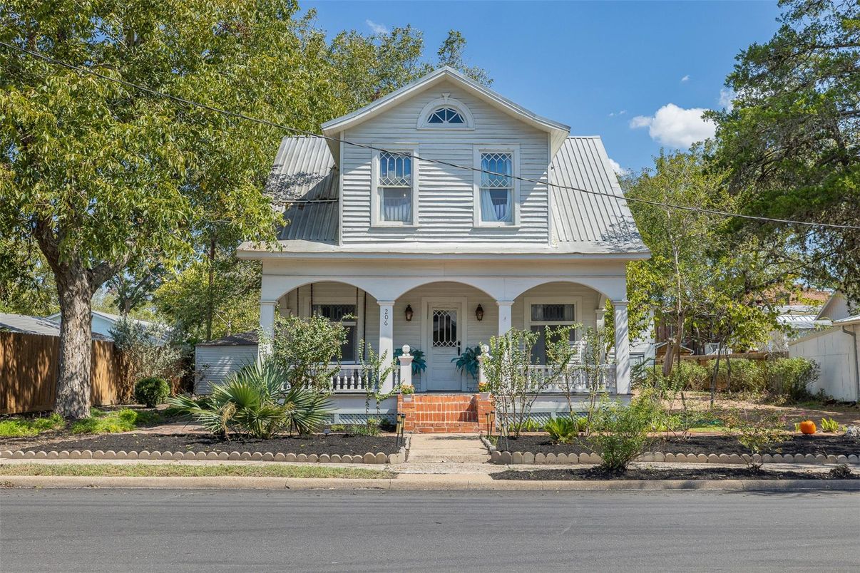 Exterior, Facade, Queen Anne Victorian