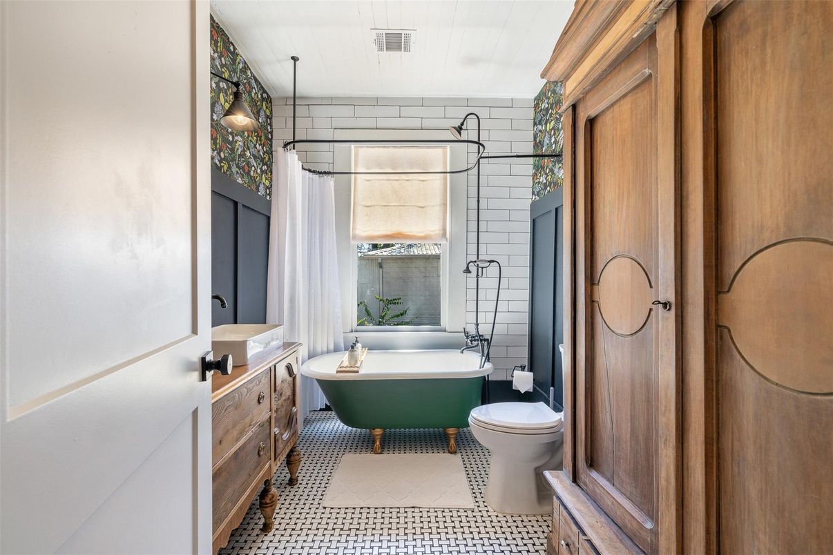 Bathroom, Free Standing Baths, Interior