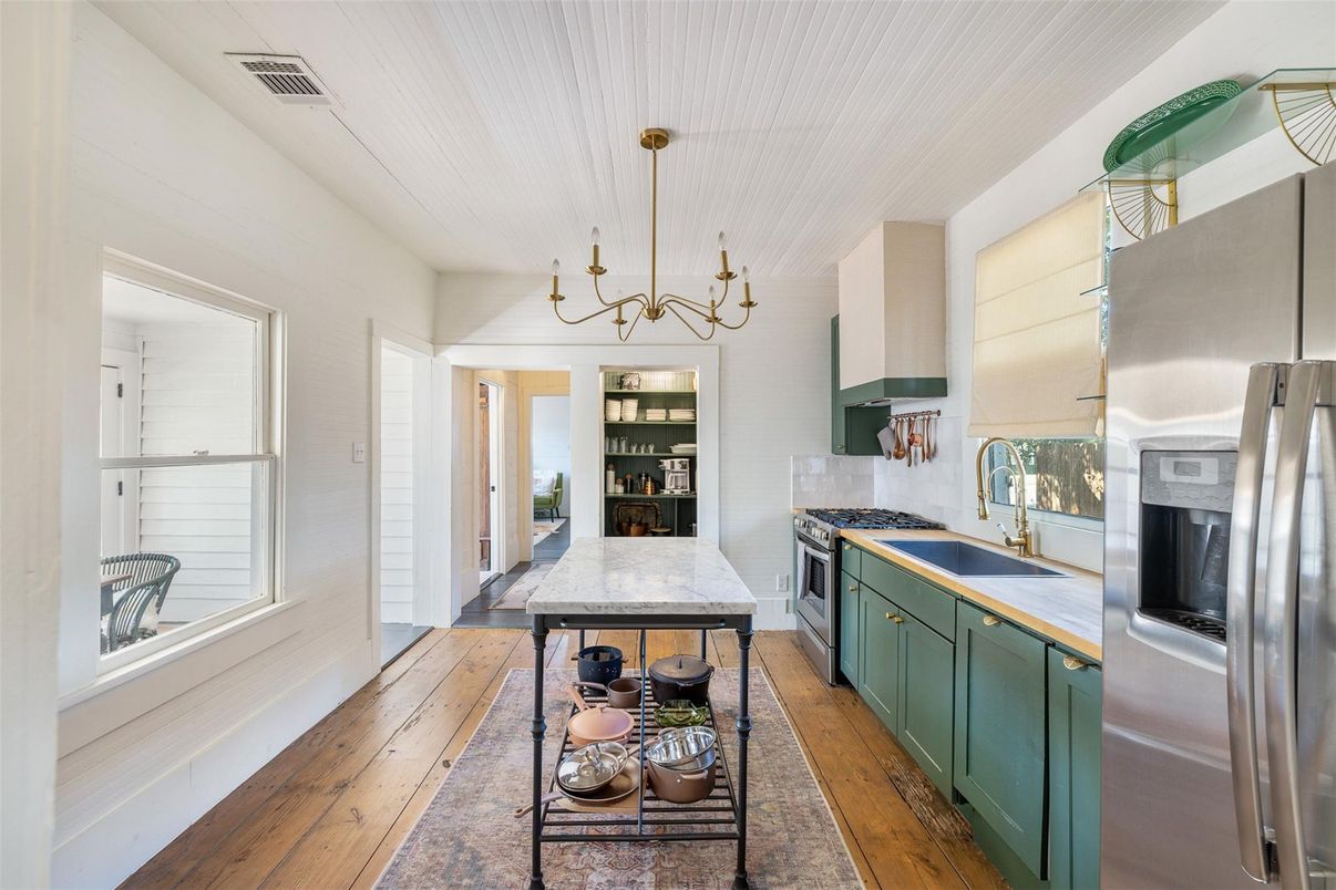 Chandelier, Dining room, Interior, Kitchen, Stainless Steel Appliances, Wood Texture Flooring