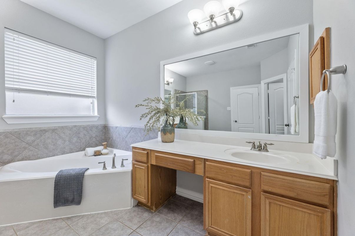 Bathroom, Dual Sink Vanities, Interior