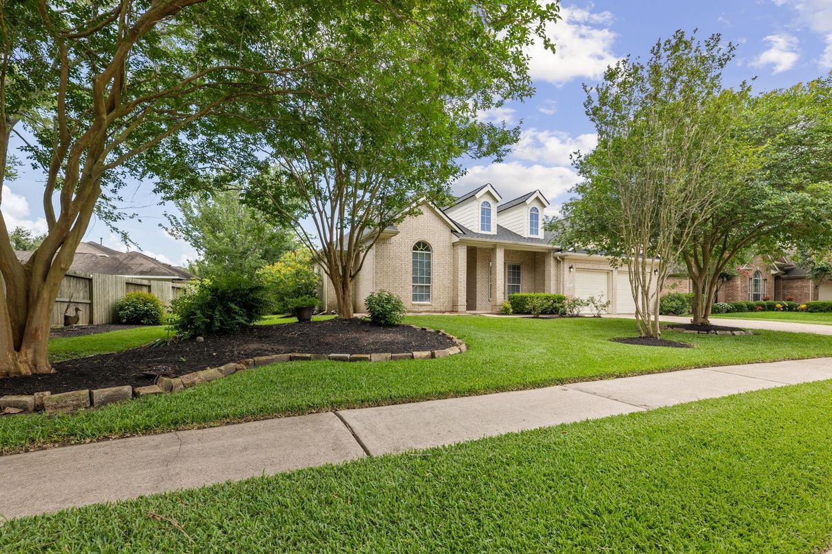 Attached, Backyard, Exterior, Facade, French Provincial