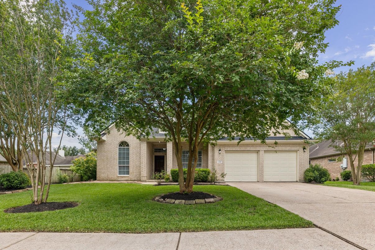 Attached, Backyard, Exterior, Facade, Ranch