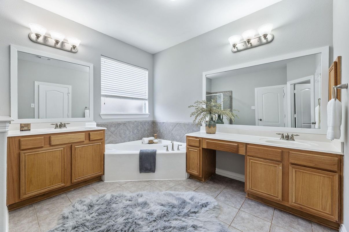 Bathroom, Dual Sink Vanities, Interior