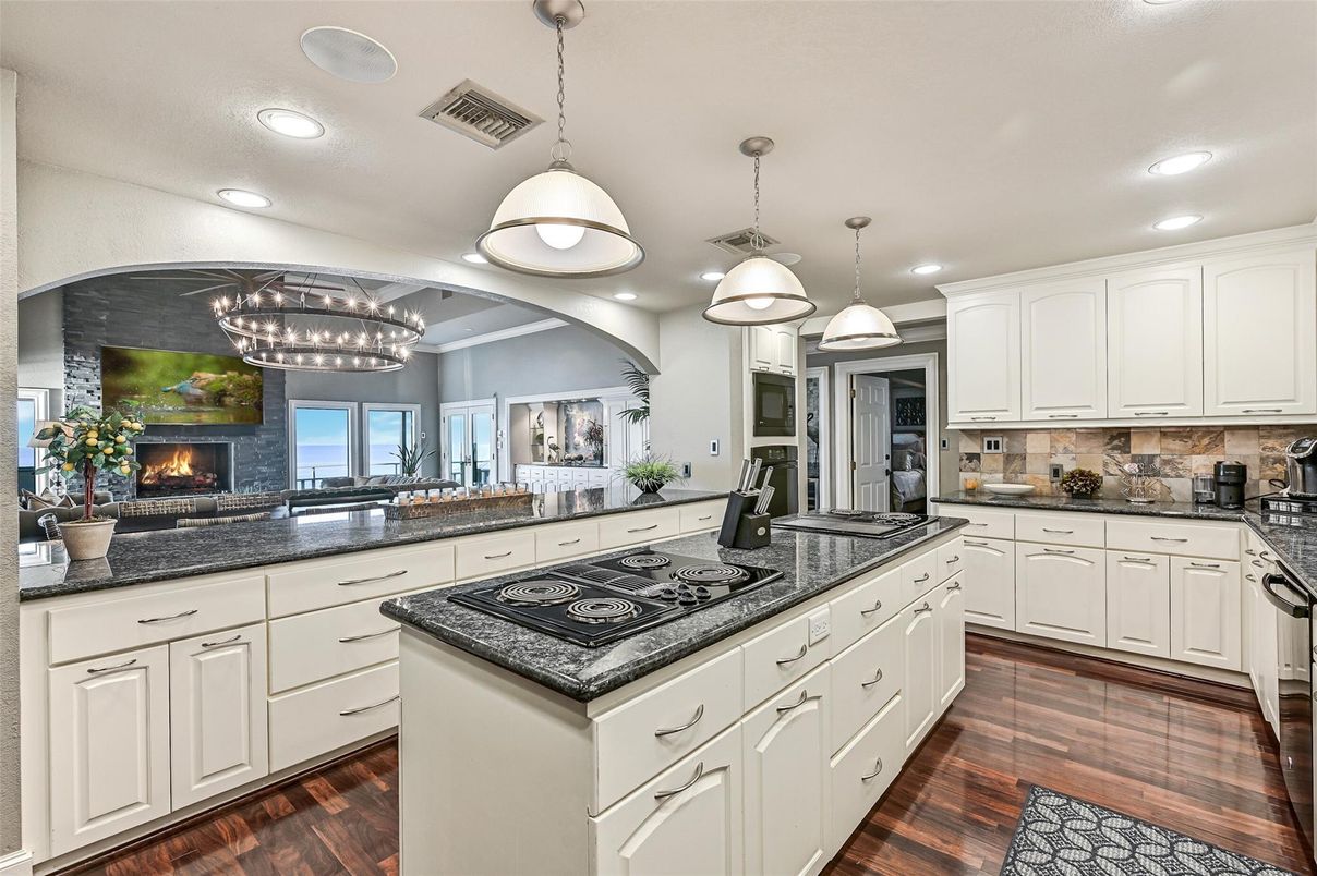 Fireplace, Interior, Kitchen, Pendant Lights, Recessed Lighting, Wood Texture Flooring