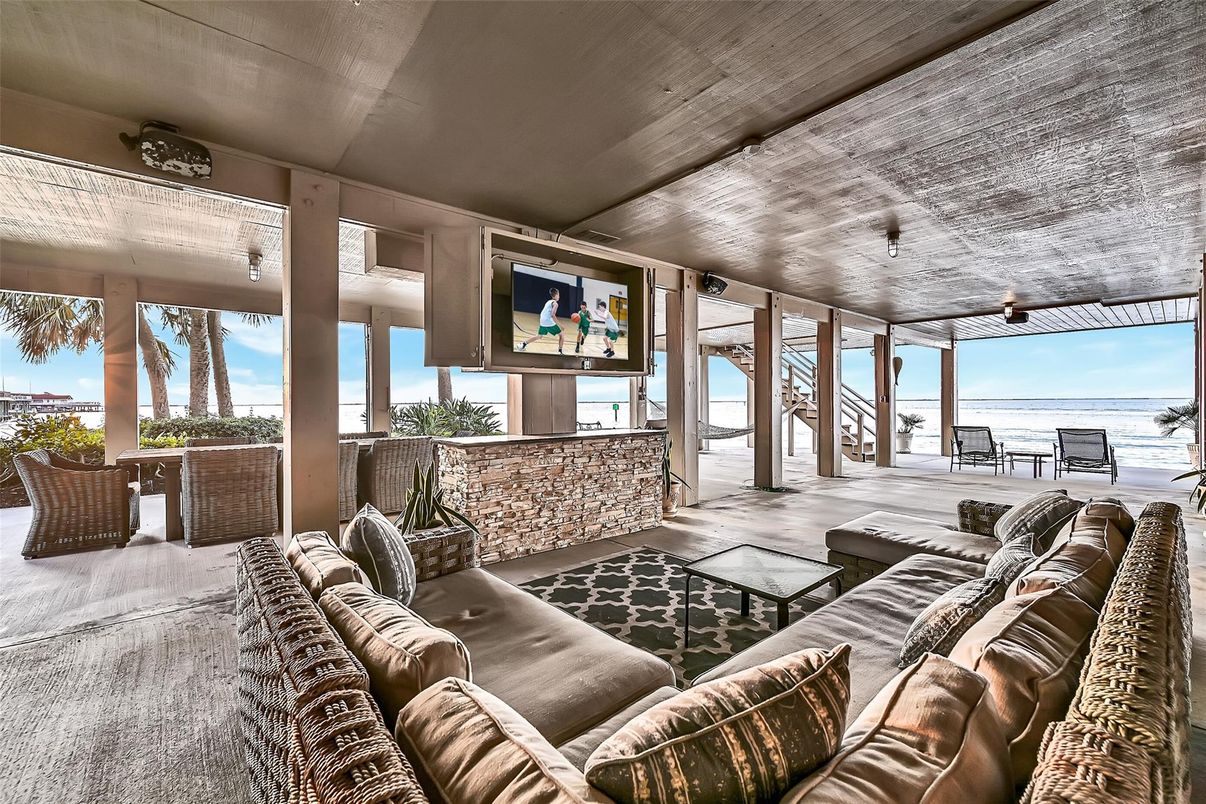 Exterior, Living room, Water