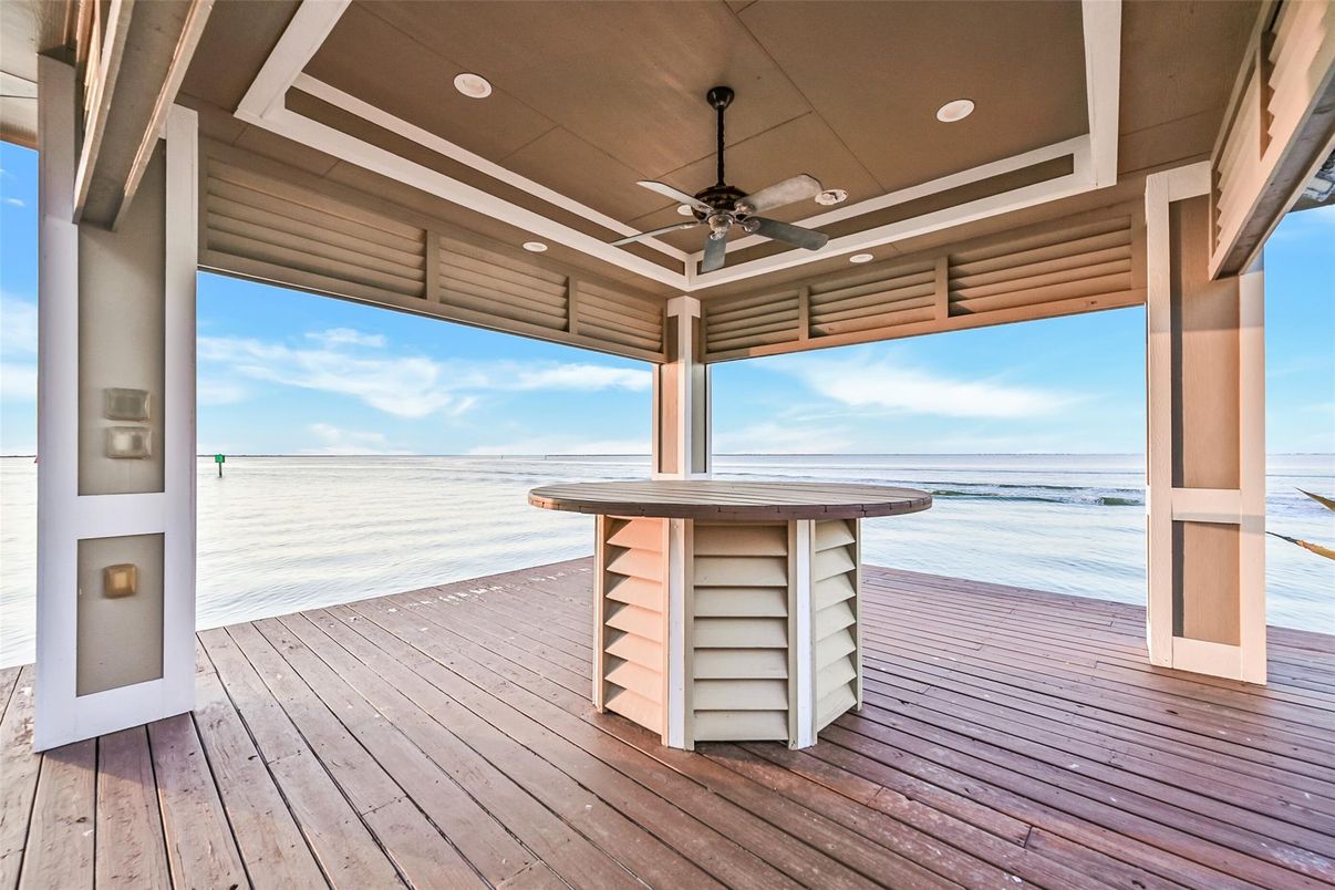 Exterior, Recessed Lighting, Water