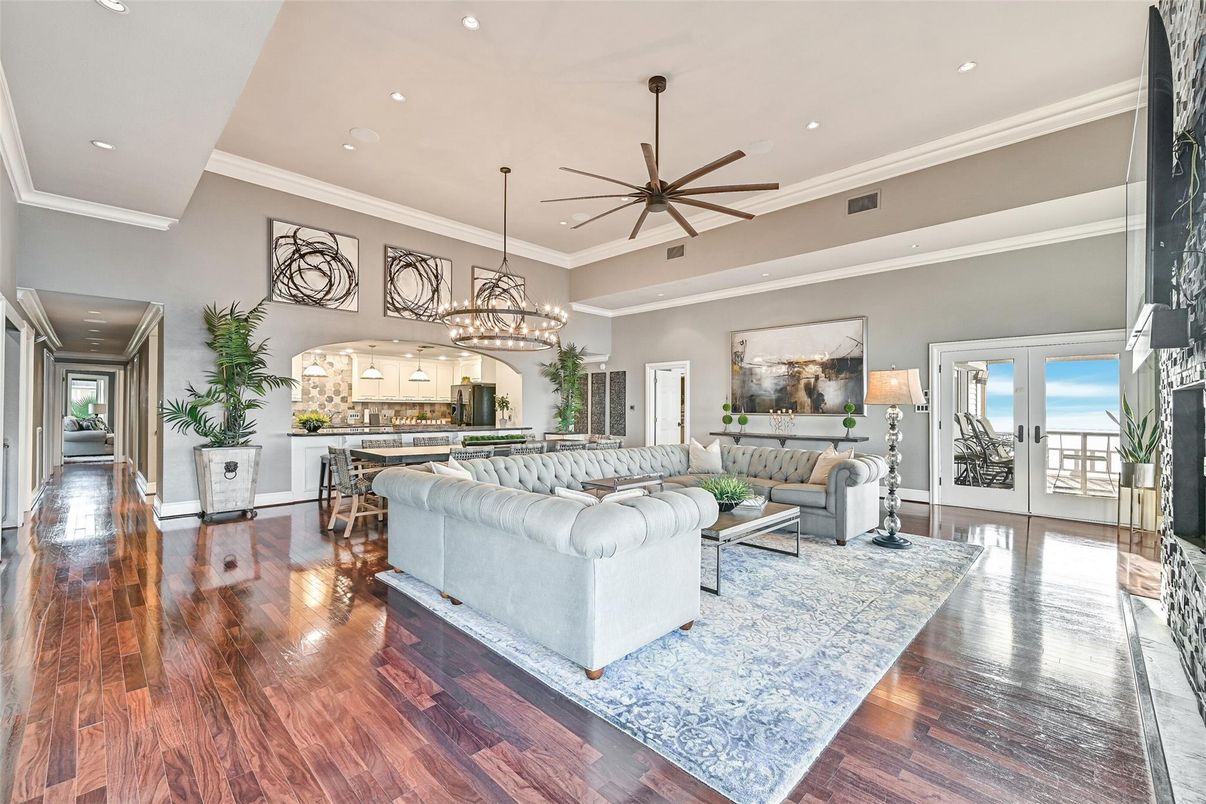 Chandelier, Interior, Kitchen, Living room, Pendant Lights, Recessed Lighting, Wood Texture Flooring