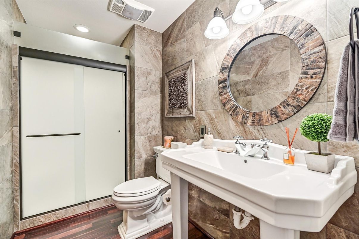 Bathroom, Interior, Recessed Lighting, Wood Texture Flooring
