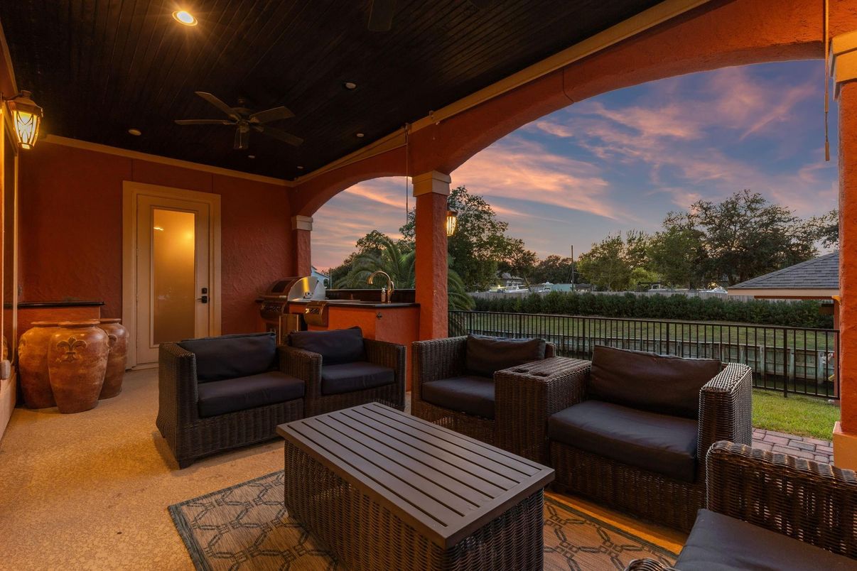 Exterior, Outdoor Kitchen
