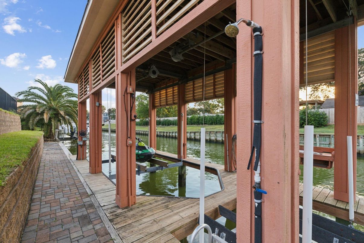 Exterior, Water