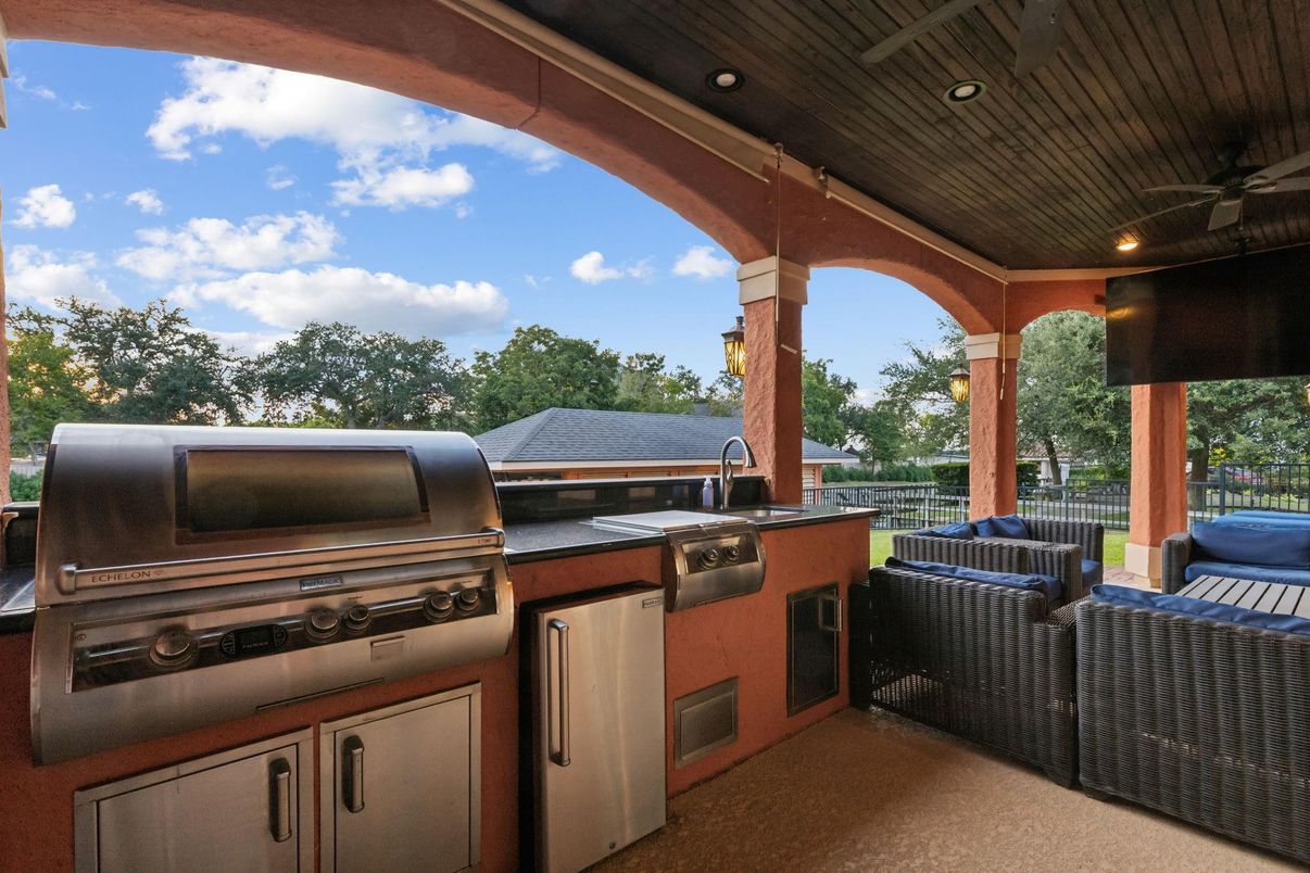Exterior, Outdoor Kitchen