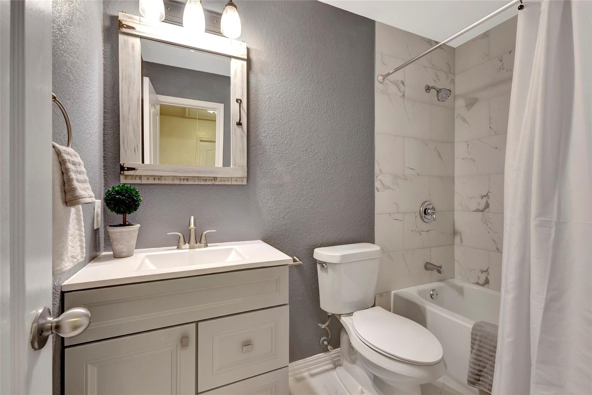 Bathroom, Interior, Marble Walls
