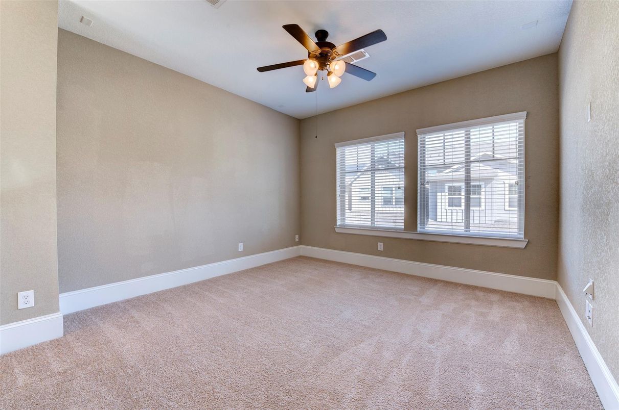 Empty room, Interior