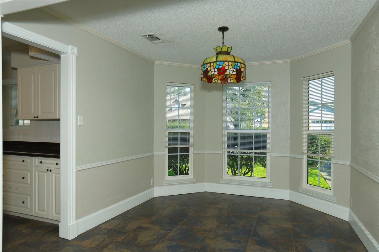Empty room, Interior, Pendant Lights