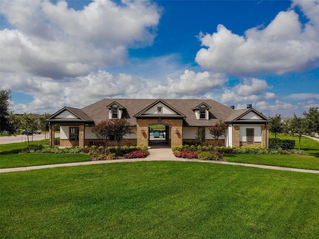 Backyard, Exterior, Facade, Ranch